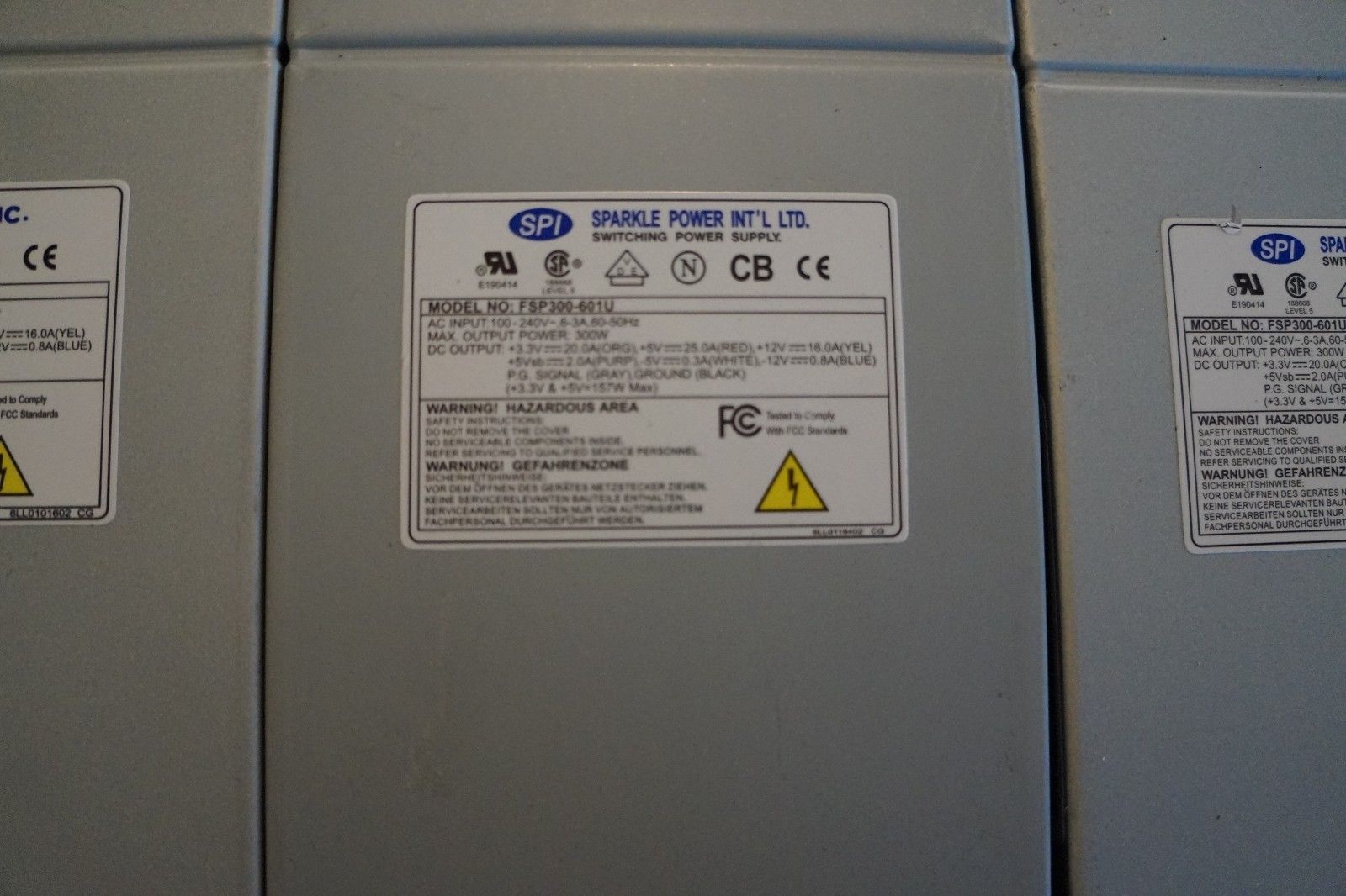 FSP300-601UD - FSP Group 300W 100-240V 3.3V / 5V / 12V AC / DC fuente de alimentación - USADO